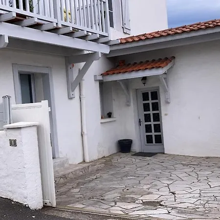Будинок відпочинку Maison Familiale Avec Jardin, Terrasse Et Parking Біарріц