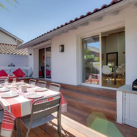 Maison Familiale Avec Jardin, Terrasse Et Parking Біарріц