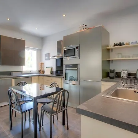 Maison Familiale Avec Jardin, Terrasse Et Parking Біарріц
