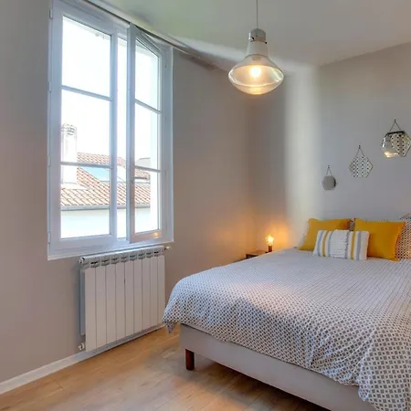 Maison Familiale Avec Jardin, Terrasse Et Parking Біарріц